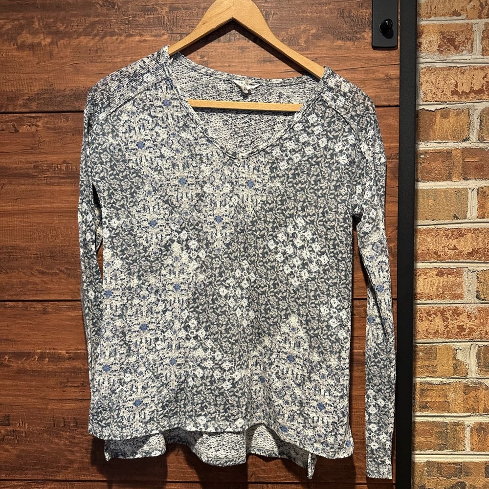 Bethany Mota Aeropostale V Neck Snowflake Sweater Long Sleeve size XS (2)